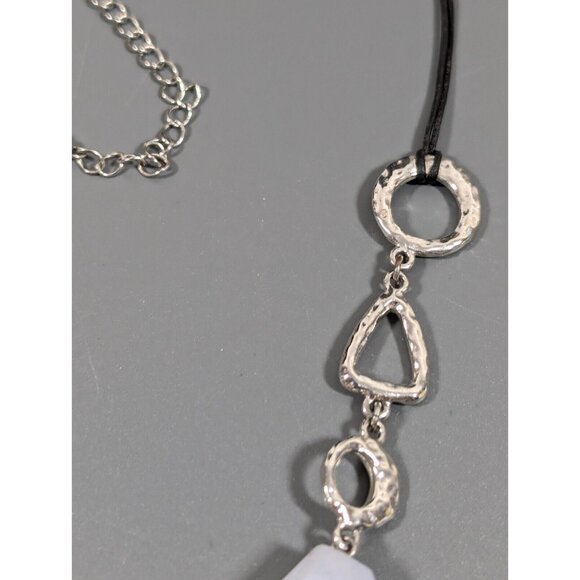 Lia Sophia Green Glass Hammered Silver Tone Triangle Cord Necklace 21 in - Picture 4 of 9